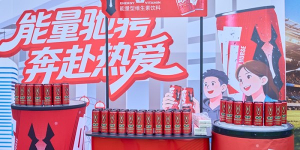 OB电竞-长沙球场青春飞扬，球员驰骋绿茵诠释热爱|奔跑|战马|能量|马力|绿茵场_新浪体育_新浪新闻